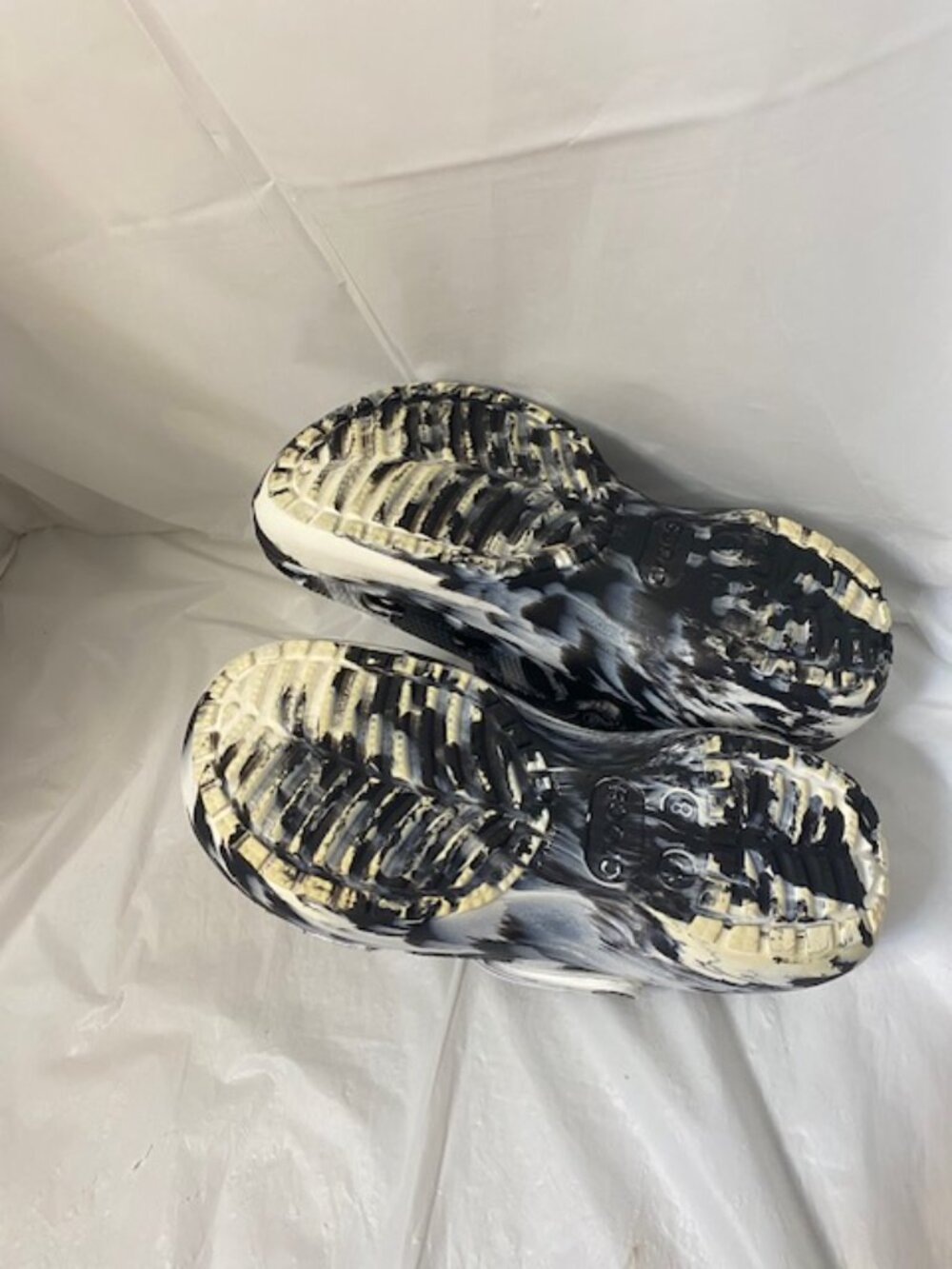 Crocs Women's Classic Platform Marbled Clogs – White/Black ~ Size 8 - Picture 6 of 6